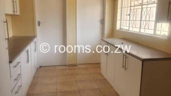  Room  in Msasa Park