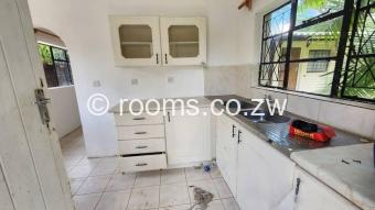  Room  in Avondale West