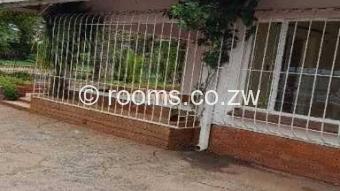  Room  in Avondale West